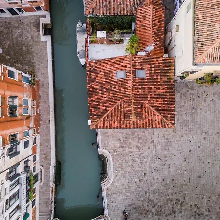 Garden Mansion With Private Mooring R&r Apartment
