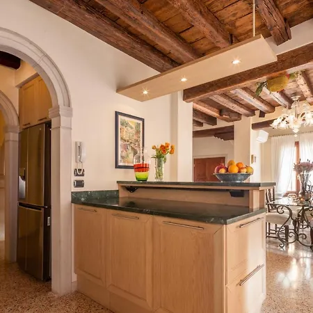 Apartment Garden Mansion With Private Mooring R&r Venice