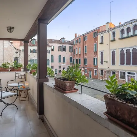 Garden Mansion With Private Mooring R&r Apartment
