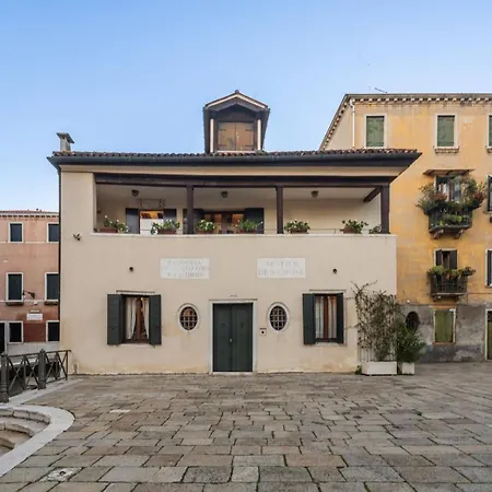 Apartment Garden Mansion With Private Mooring R&r Venice
