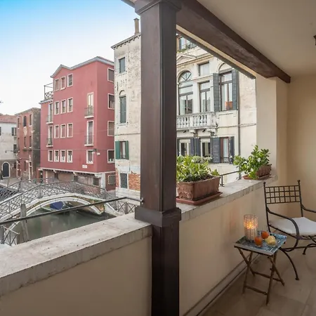 Garden Mansion With Private Mooring R&r Apartment