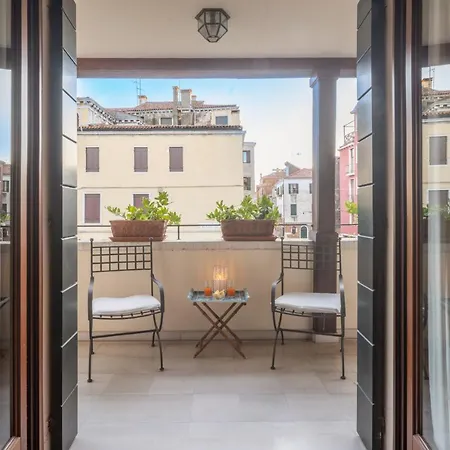 Garden Mansion With Private Mooring R&r Venice