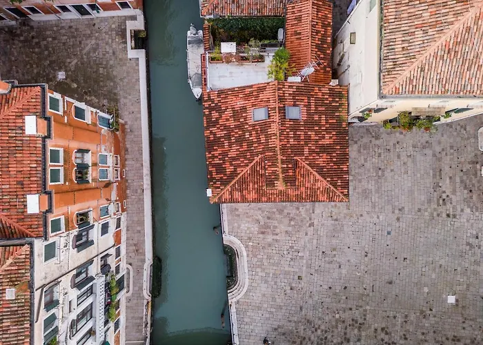 Garden Mansion With Private Mooring R&r Appartement