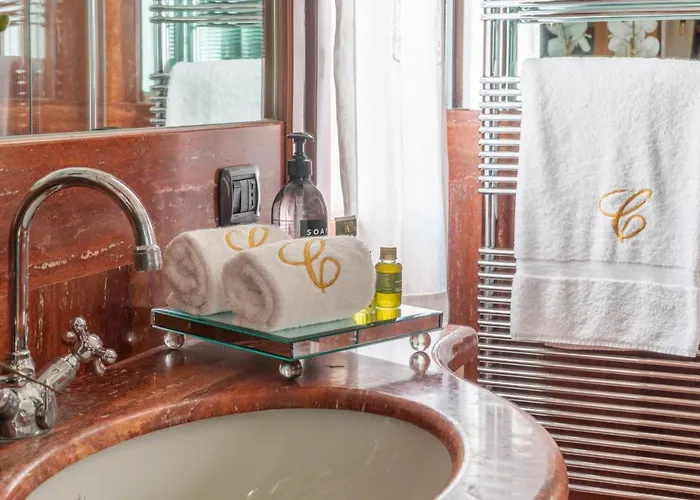 Garden Mansion With Private Mooring R&r Venise