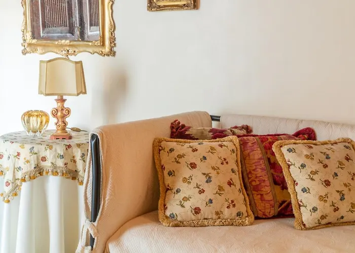 Garden Mansion With Private Mooring R&r Venise