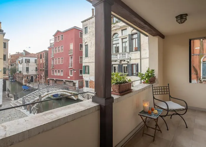 Garden Mansion With Private Mooring R&r Appartement