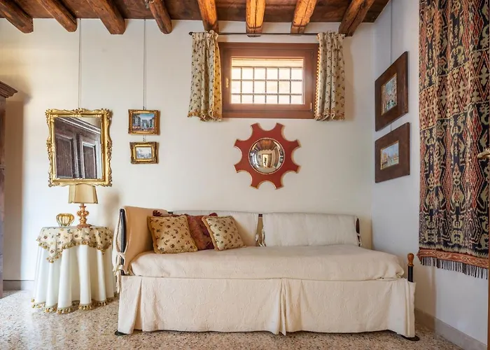 Garden Mansion With Private Mooring R&r Venise