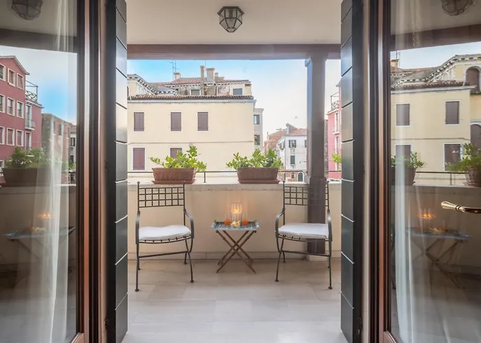 Garden Mansion With Private Mooring R&r Venise