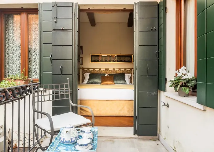 Garden Mansion With Private Mooring R&r Venise